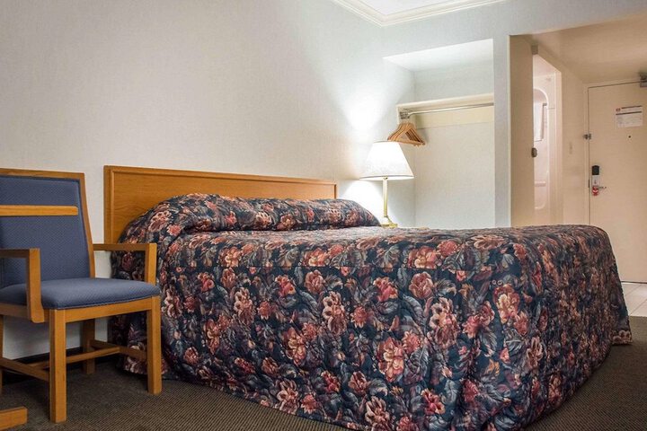 Room 6 of 19