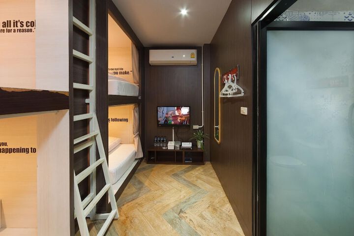 Room 32 of 84