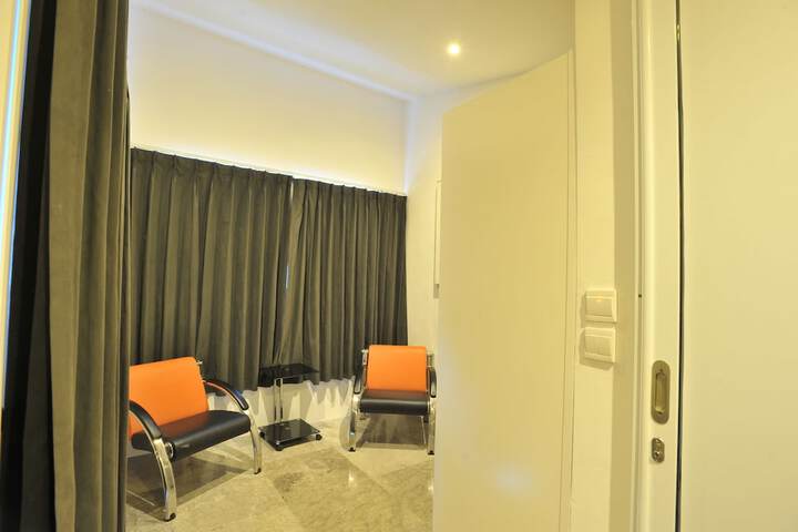 Room 8 of 87