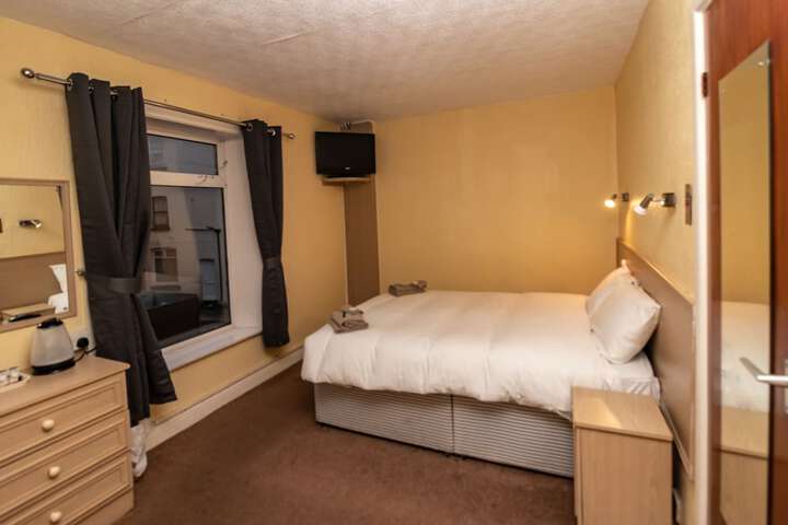 Room 9 of 17