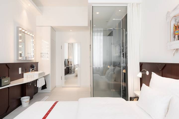 Room 15 of 82