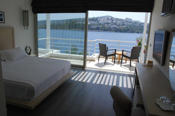 Room 2 of 92