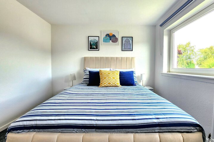 Room 11 of 28