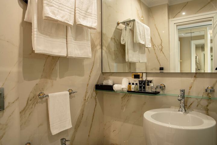 Room 14 of 85