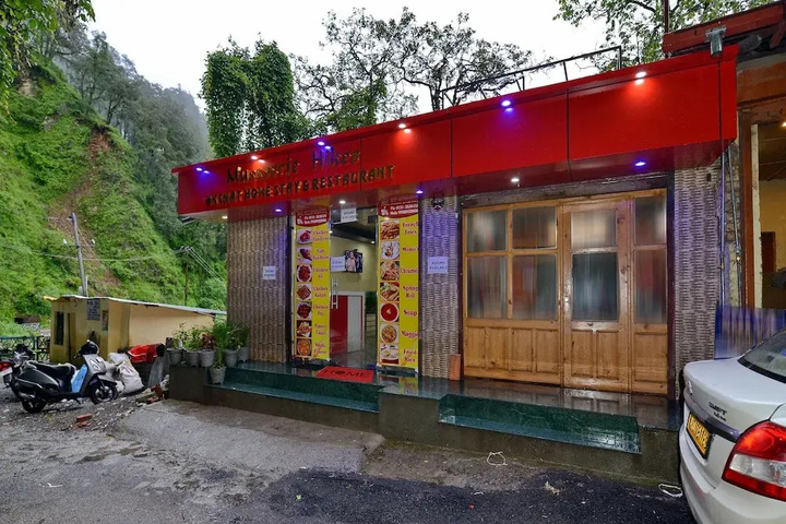 OYO 16927 Home Studio Mussoorie Hikes View