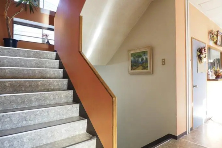 Room 6 of 14