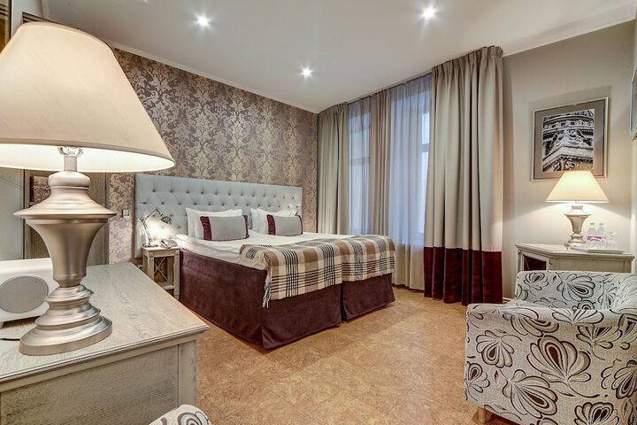 Room 33 of 120