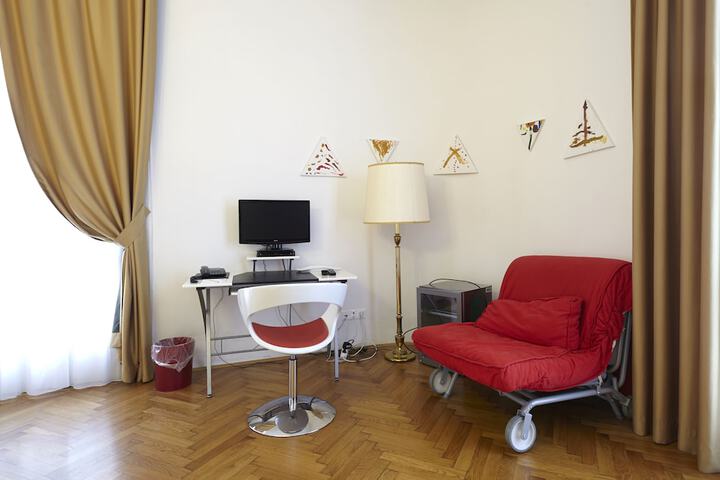Room 17 of 28
