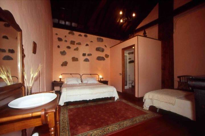 Room 5 of 62