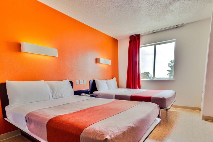 Double Bed Accessible (5 of 13)