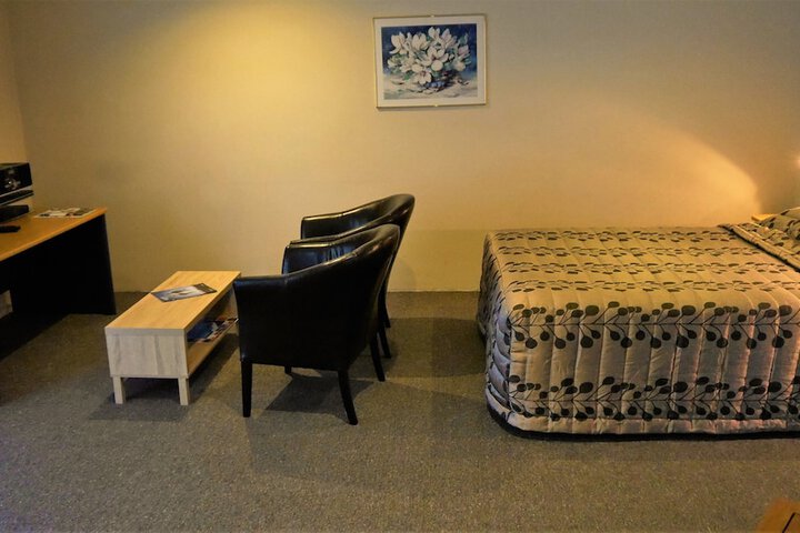 Room 16 of 38