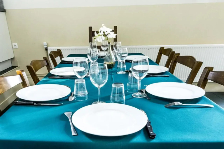 Dining 17 of 18