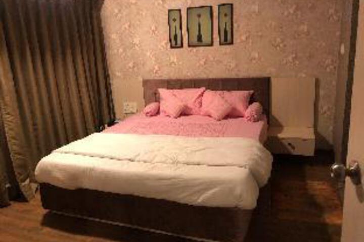 Room 14 of 37