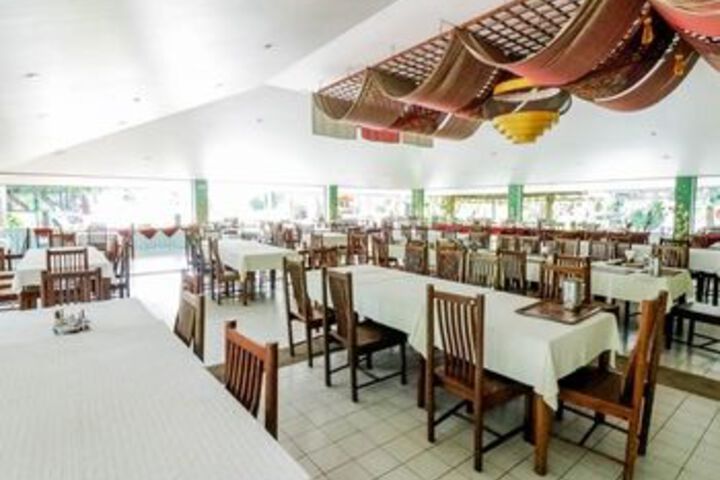 Dining 53 of 57
