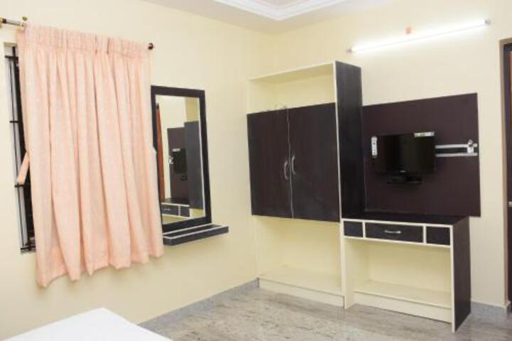 HOTEL REFFLES