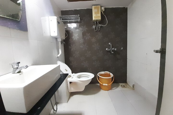 Room 10 of 11