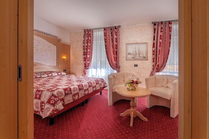 Room 10 of 33