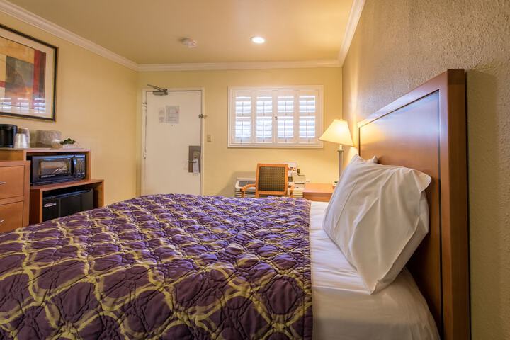 Standard Room, King or Two Doubles (1 of 15)