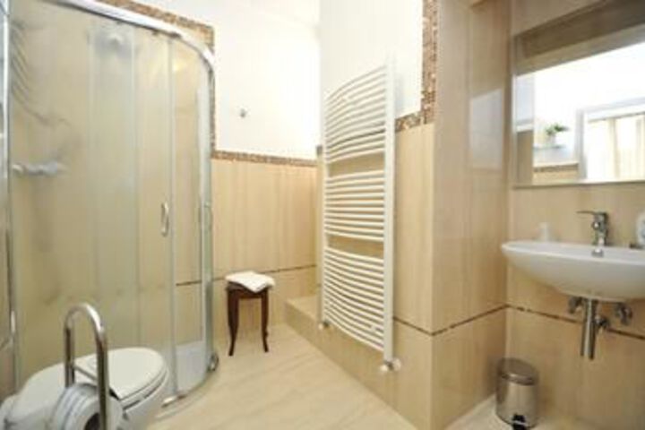 Room 9 of 21