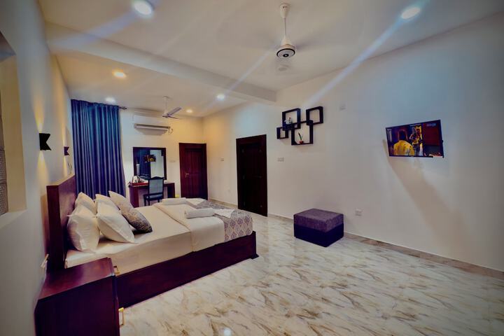 Room 16 of 44