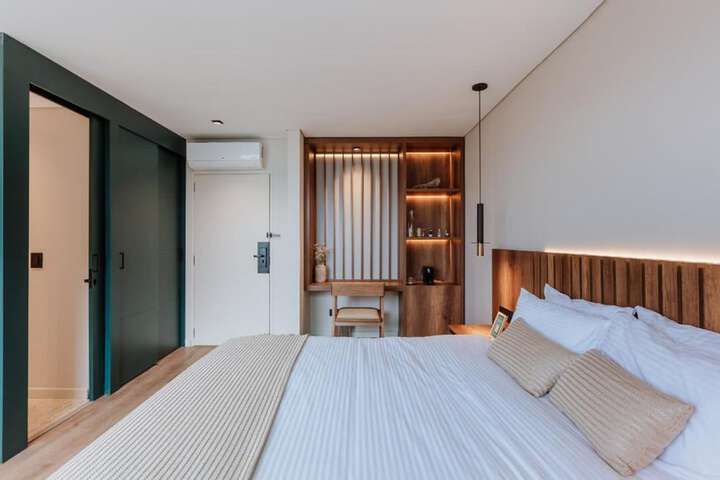 Room 9 of 12