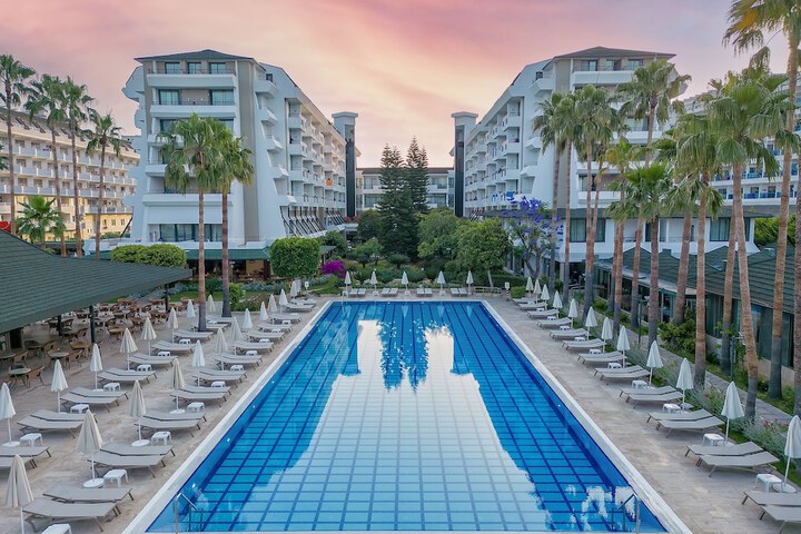 Pool Hotel