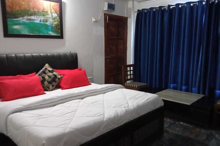 Room 10 of 26