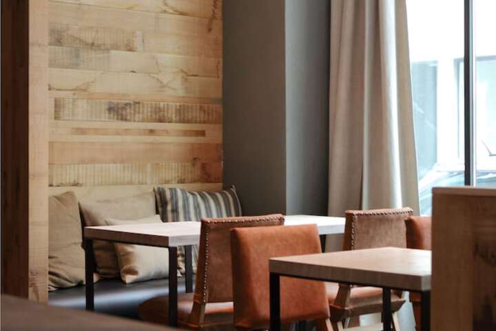Lounge 120 of 139