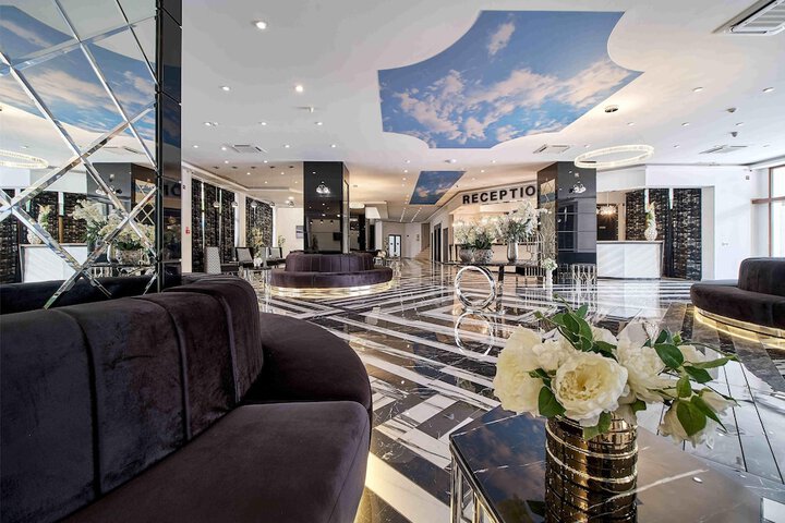 Entrance & Lobby
