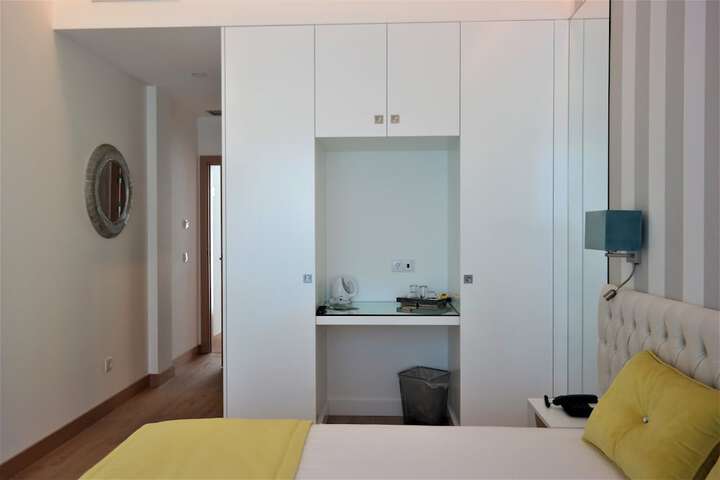 Room 9 of 48