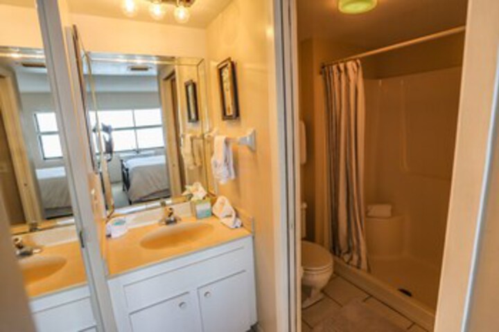 Room 5 of 28