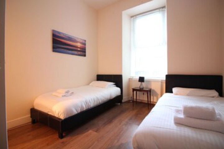 Room 6 of 17