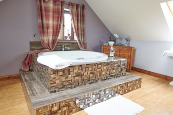 Hot Tub 15 of 42