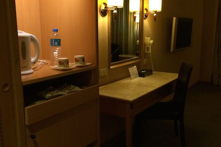 Room 2 of 48