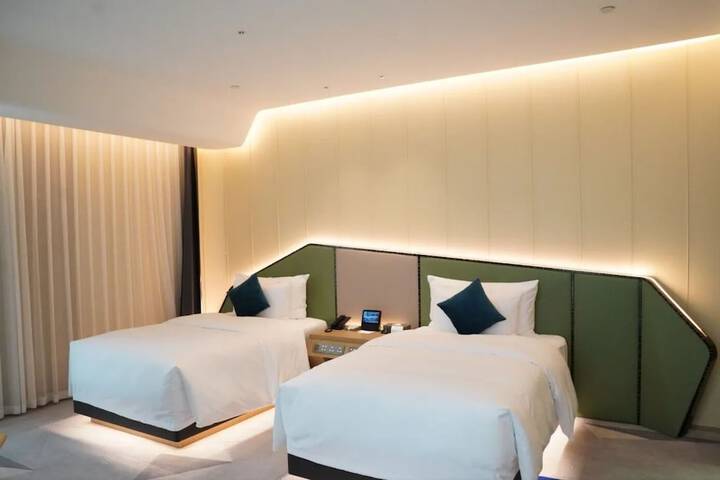 Room 44 of 124