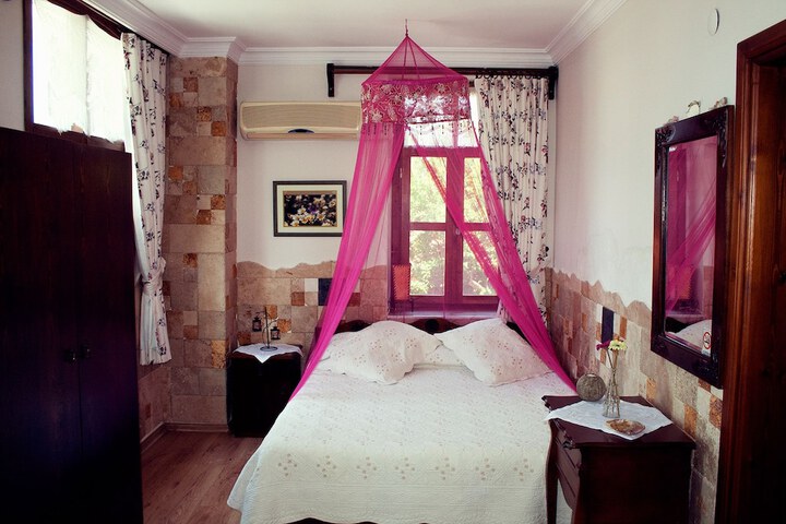 Room 3 of 46
