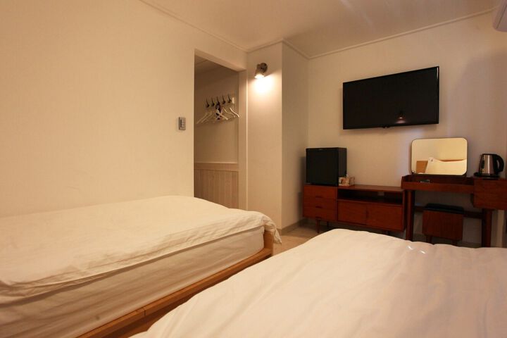 Room 75 of 198