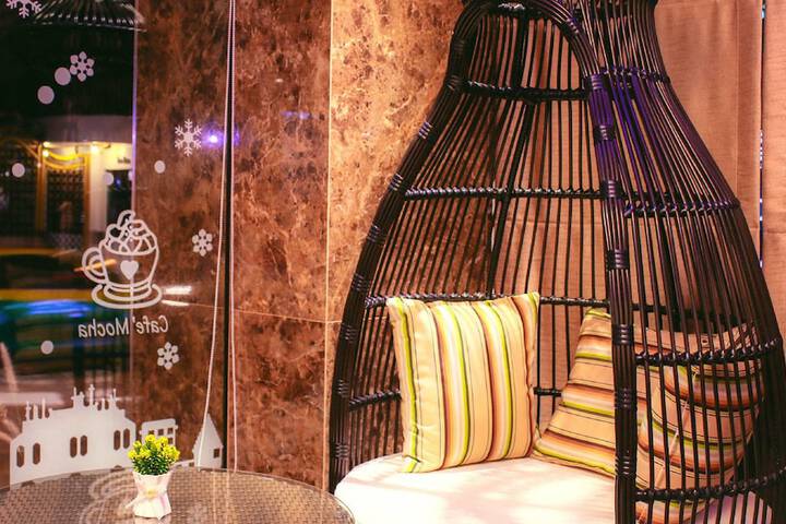 Hotel Lobby