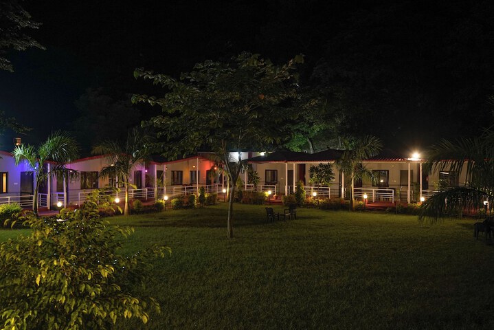 Hotel Exterior 37 of 47