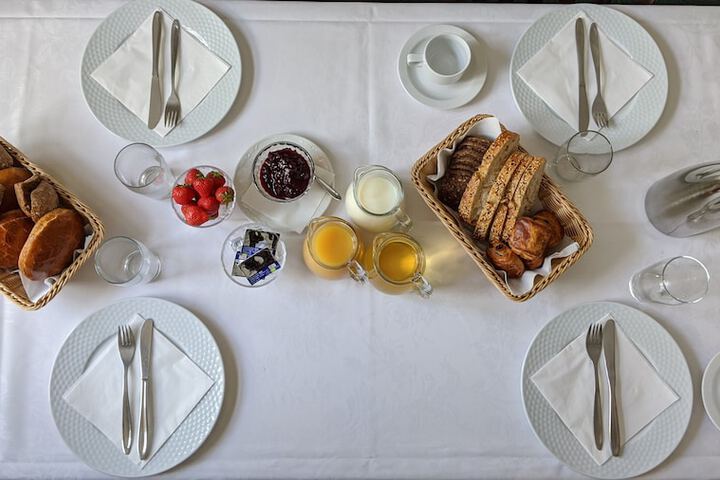 Breakfast/Coffee Service 25 of 34