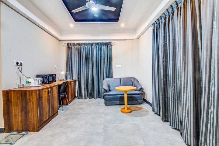 Room 10 of 30
