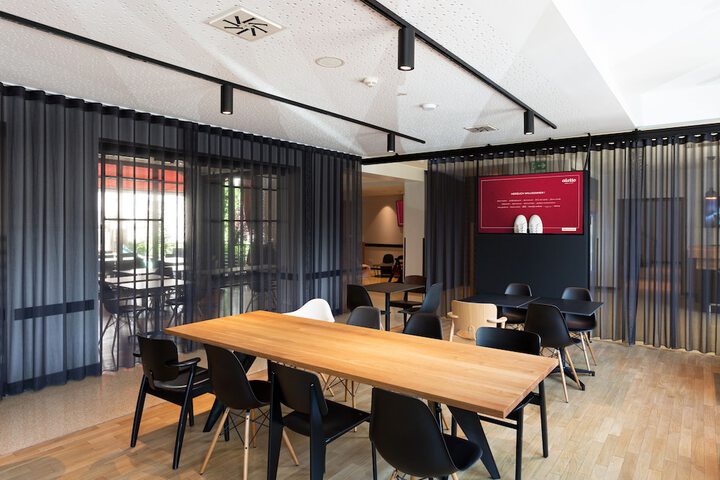 Entrance & Lobby