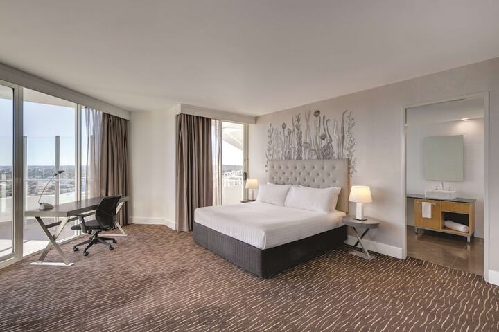Room 16 of 106