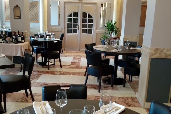 Dining 11 of 11