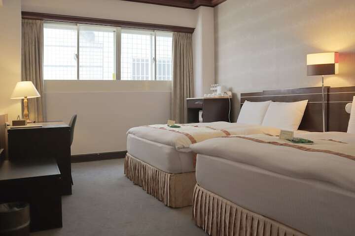 Room 32 of 72