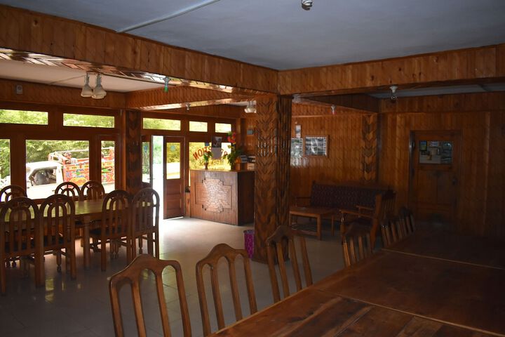 Dining 6 of 9