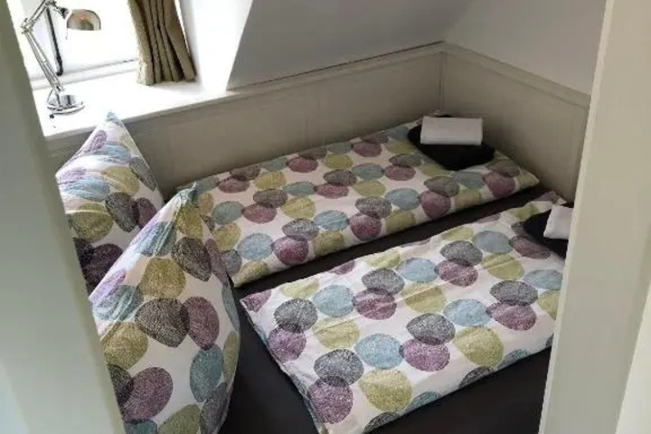 Room 5 of 10
