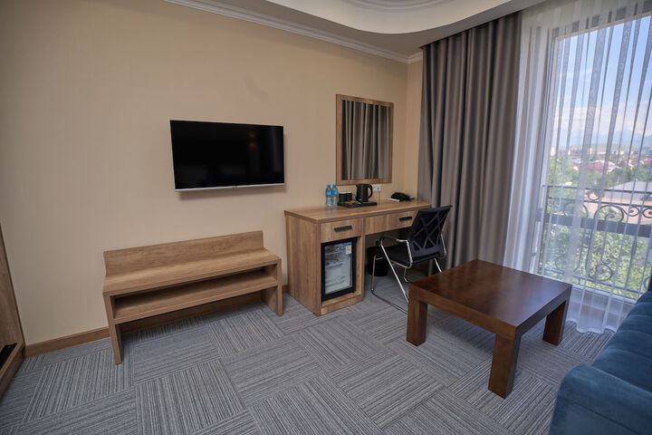 Room 16 of 28