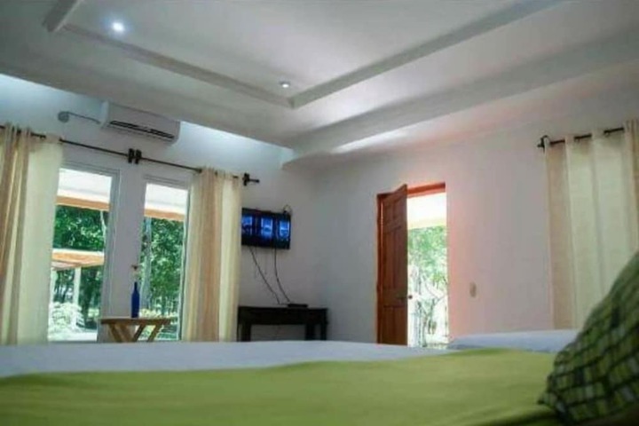 Room 9 of 37