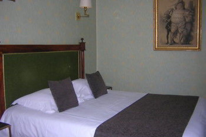 Room 7 of 25